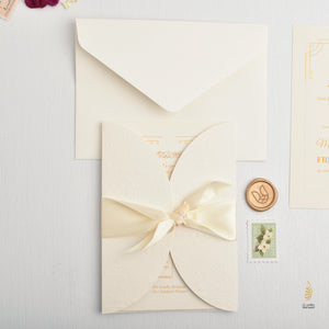 Timeless Invite | Satin | Beige White Gold | Classic Couple | Gold Wax Seal