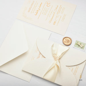 Timeless Invite | Satin | Beige White Gold | Classic Couple | Gold Wax Seal